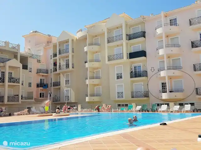 Nossa casa | Portugal, Algarve, Armação de Pêra - appartement Vue sur la terrasse ensoleillée avec grande piscine (20 x 10 m)