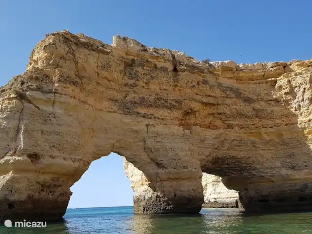 Nossa casa | Portugal, Algarve, Armação de Pêra - appartement L'arc de triomphe à quelques kilomètres d'Armaçao. Se visite en bateau depuis la plage d'Armaçao.