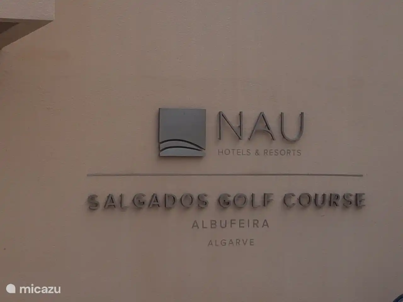 Campo de golf de Salgados a 8 km, uno de los 37 campos de golf del algarve