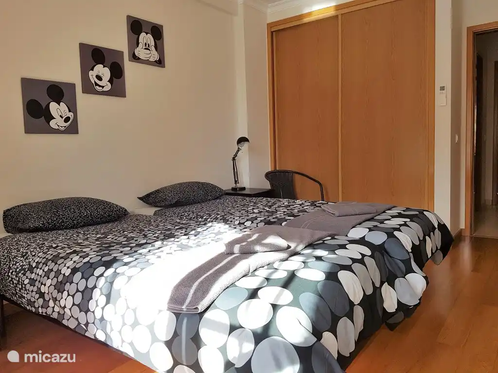 Segundo dormitorio con aire acondicionado frío/calor y dos camas separadas de 2,1 m de largo (15 m2).