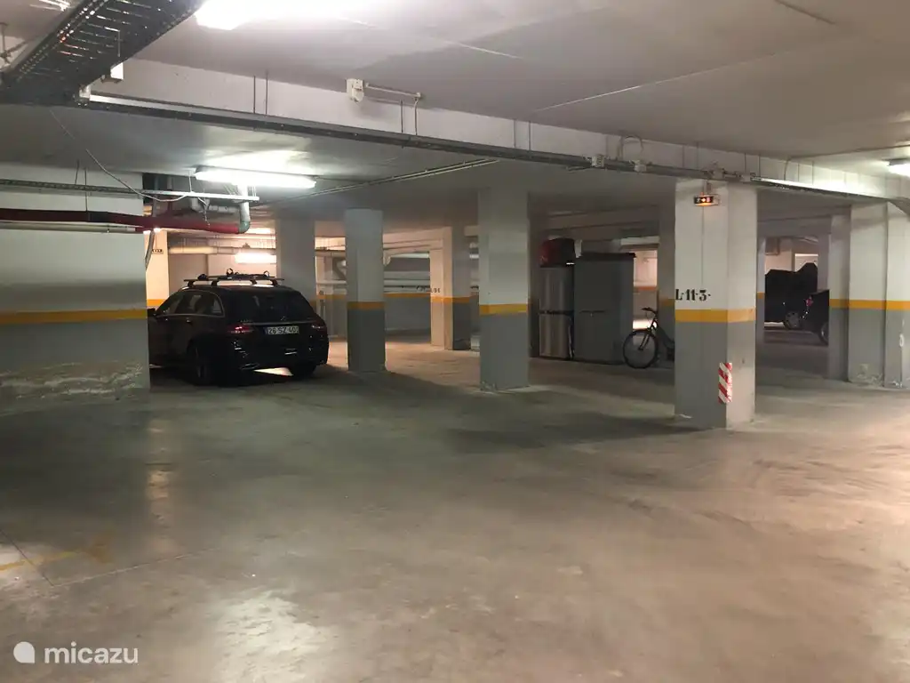 Aparcamiento subterráneo privado