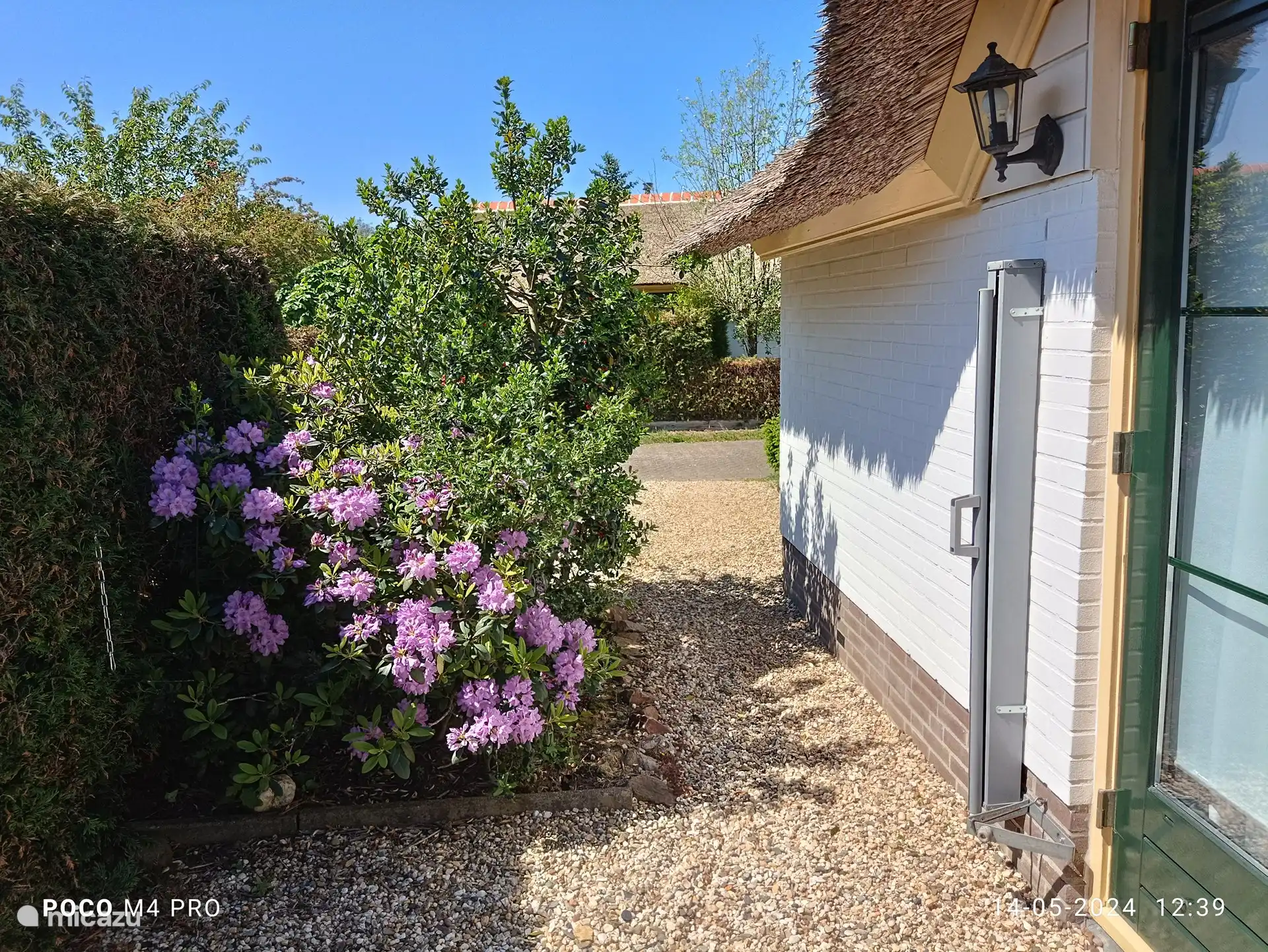 terrasse sur le côté de la maison