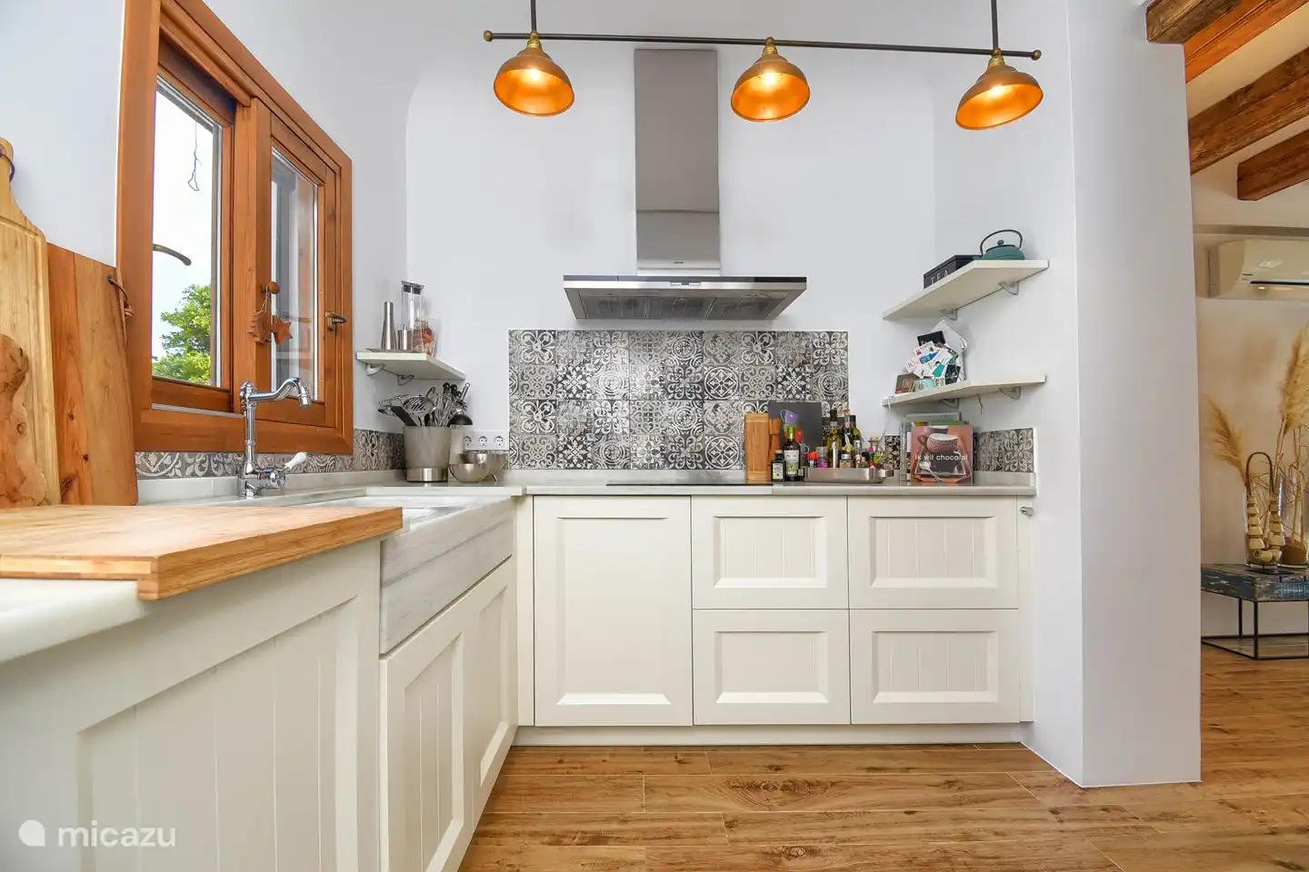 Cuisine Casa ZenZeZ avec tous les appareils