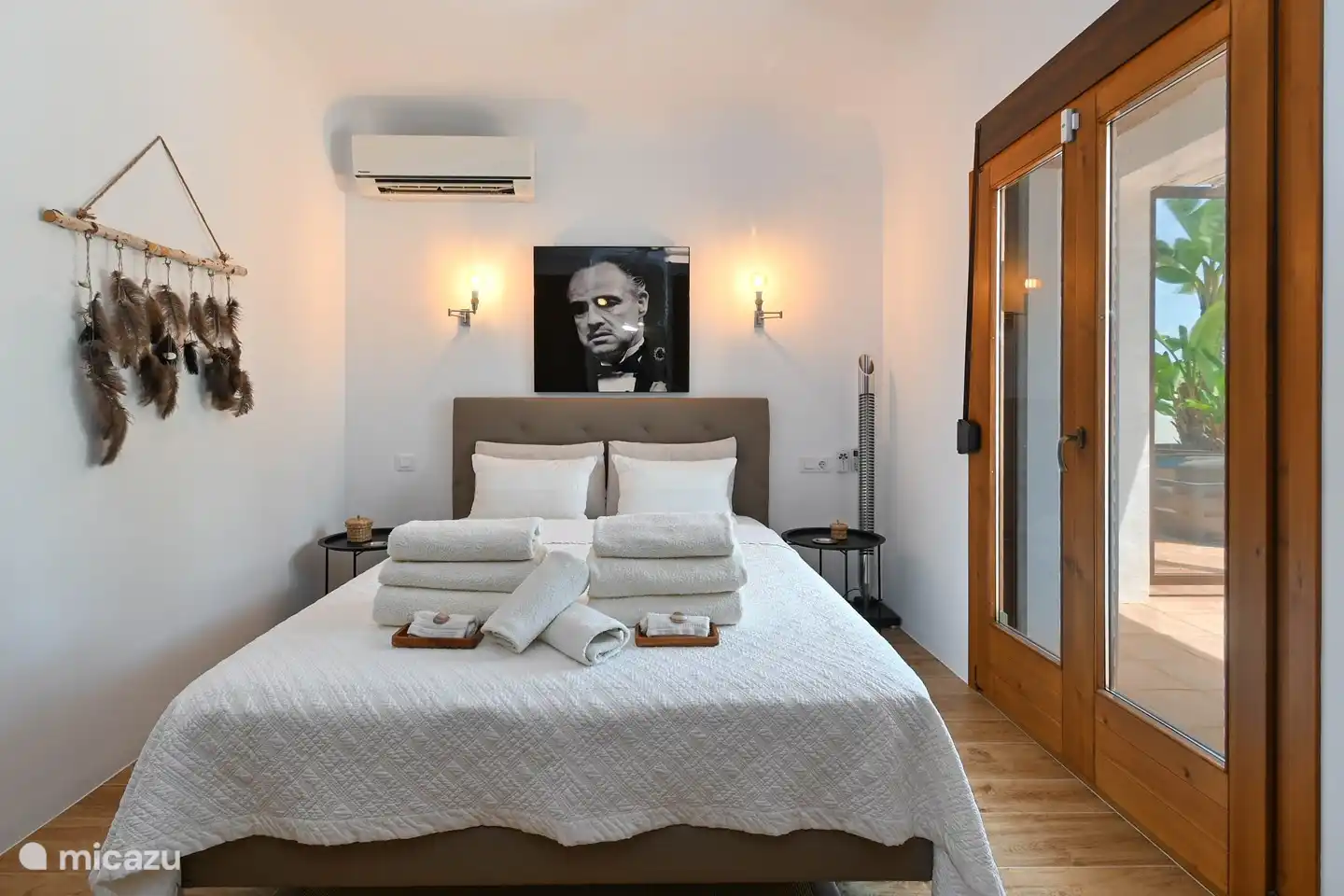 Chambre Casa ZenZeZ / ventilateur design en bois / système de climatisation et TV