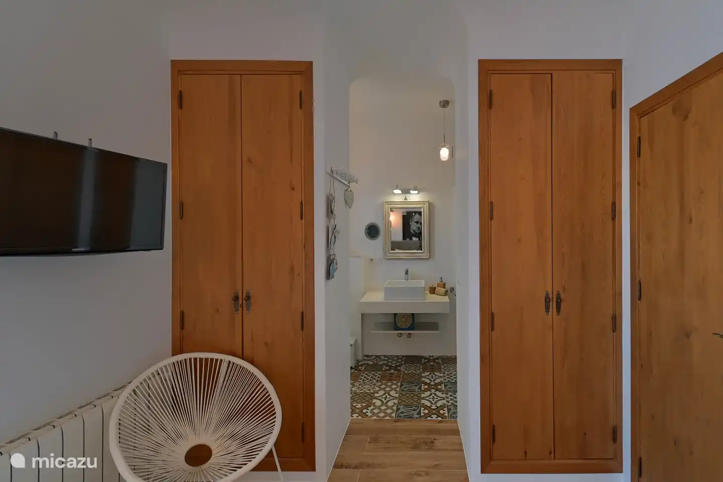 Casa ZenZeZ chambre / TV / armoire intégrée / salle de bain en-suite