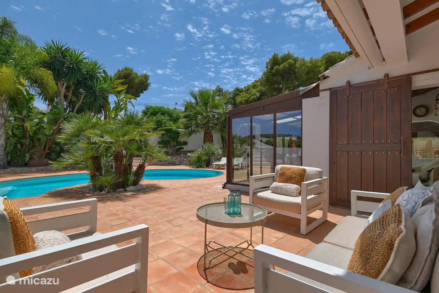 Casa ZenZeZ, ensemble salon, jardin, piscine