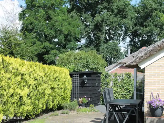 Parc Veluwerijck 20, Veluwsboerderij huren in Nederland, Gelderland, Ermelo - vakantiehuis Zijkant tuin met terrasdeur