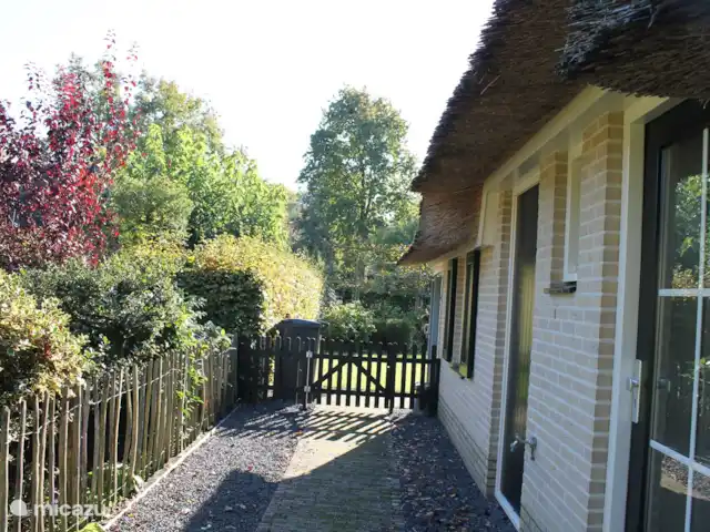 Parc Veluwerijck 20, Veluwsboerderij huren in Nederland, Gelderland, Ermelo - vakantiehuis Zijkant van de woning met de hoofdingang