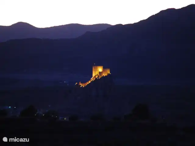 Sax | Espagne, Costa Blanca, Sax - maison de vacances Le château de Sax est magnifiquement éclairé le soir.