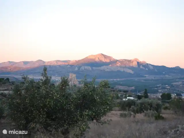 Sax | Espagne, Costa Blanca, Sax - maison de vacances Vue de la maison sur les montagnes avec vue sur le château de Sax.