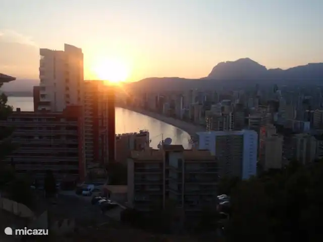 Sax | Espagne, Costa Blanca, Sax - maison de vacances Benidorm sous le soleil du soir, vous êtes ici en environ une heure et 15 minutes.