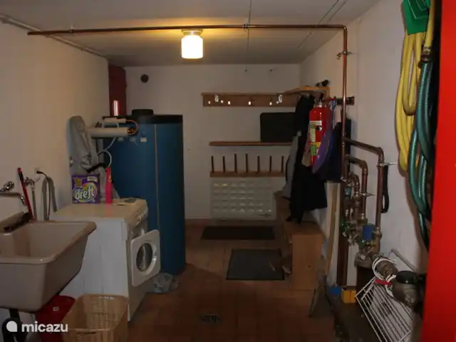 Chalet Les Jeunes | Suisse, Valais, La Tzoumaz (Mayens De Riddes) - chalet Local à skis et buanderie