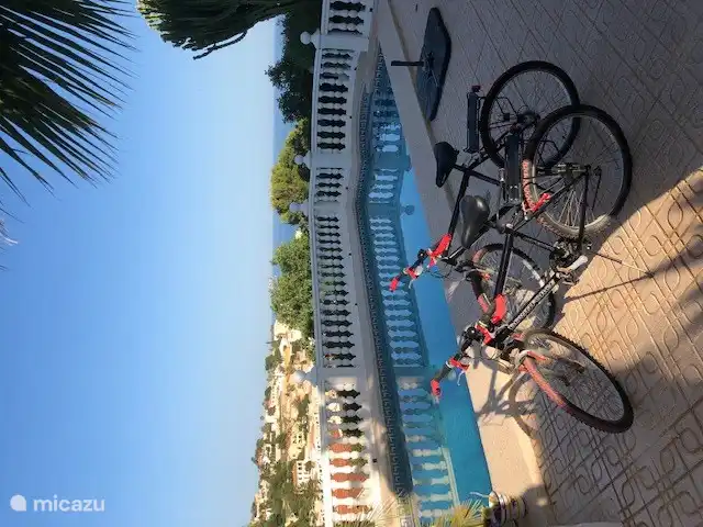 Zwei Mountainbikes für die harten Jungs, die von zu Hause ins Dorf fahren wollen. Auch zu vermieten in unserer Casa