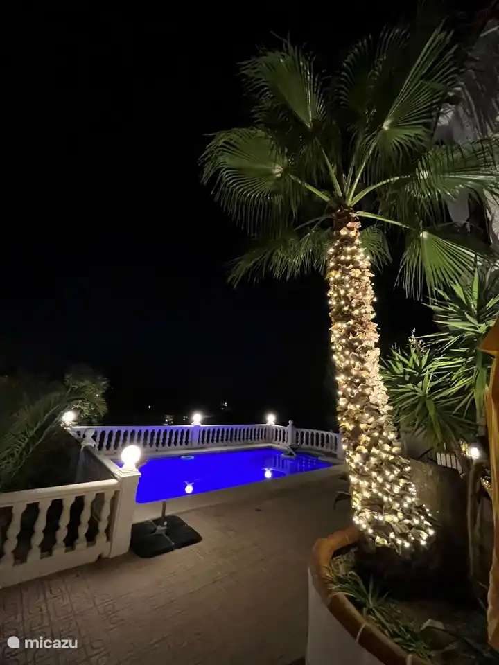 Auch abends herrscht rund um die Casa eine Atmosphäre