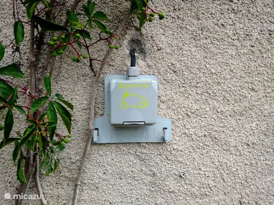 Your electric or plug-in hybrid car can be charged with us.