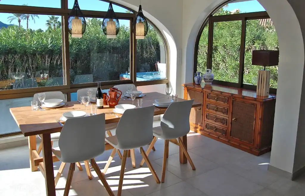 Hier drinnen scheint die Wintersonne wunderbar.