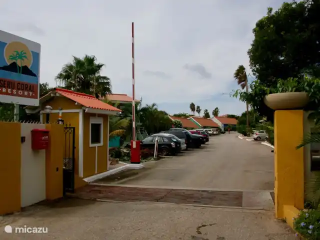 Seru Coral Apartment evt. met auto huren in Curaçao, Banda Ariba (oost), Seru Coral - appartement Ingang park