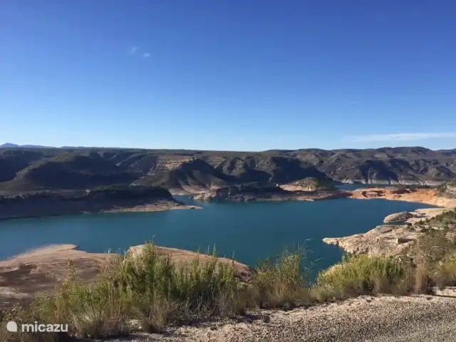 Reservoir in Hinterland La Barraca. In der Nähe Tous.