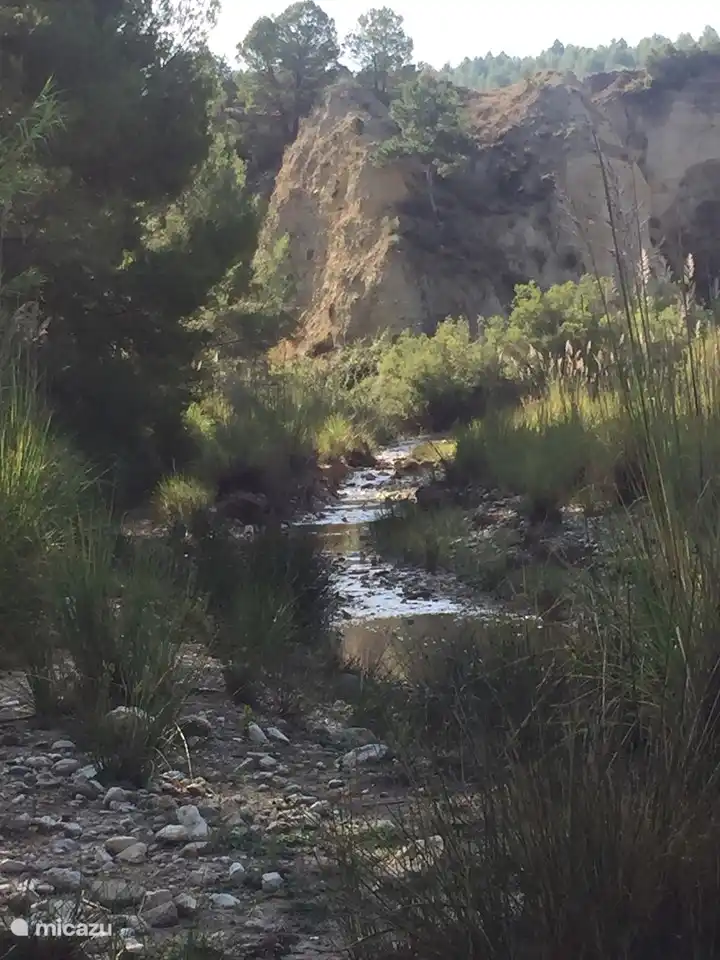 Schöne Spaziergänge in der Nähe möglich, ausgeschildert, Klosterroute, leichte Wanderung durch das Tal oder ins Dorf für einen Kaffee oder eine hügelige und harte Wanderung durch die umliegenden Berge.