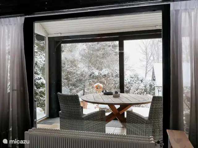 Location de Vacances Allemagne, Eifel, Lissendorf, maison de vacances - Extraordinaire dans l'Eifel La véranda vue du salon. Un super endroit pour séjourner.