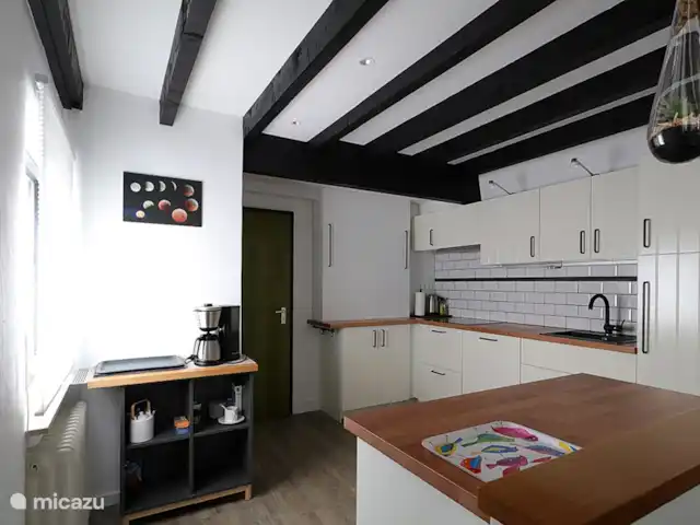 Location de Vacances Allemagne, Eifel, Lissendorf, maison de vacances - Extraordinaire dans l'Eifel La cuisine au rez-de-chaussée. Mars 2019 a ajouté un lave-vaisselle et un plan de travail supplémentaire.
