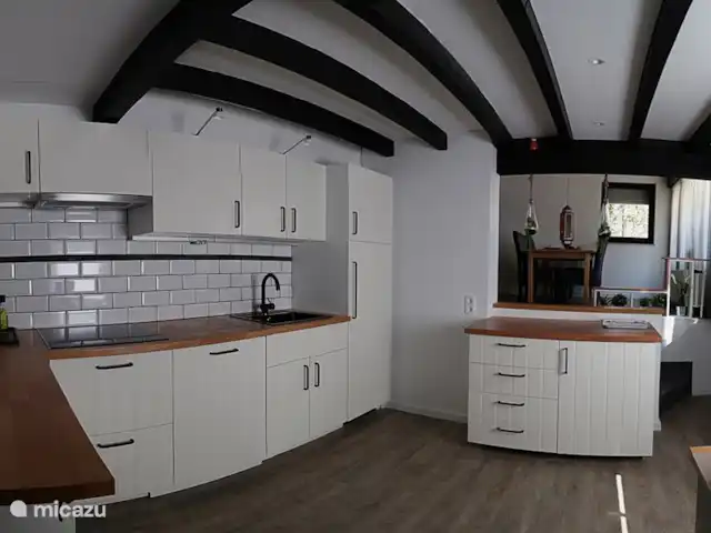 Location de Vacances Allemagne, Eifel, Lissendorf, maison de vacances - Extraordinaire dans l'Eifel La cuisine au rez-de-chaussée. Mars 2019 a ajouté un lave-vaisselle et un plan de travail supplémentaire.