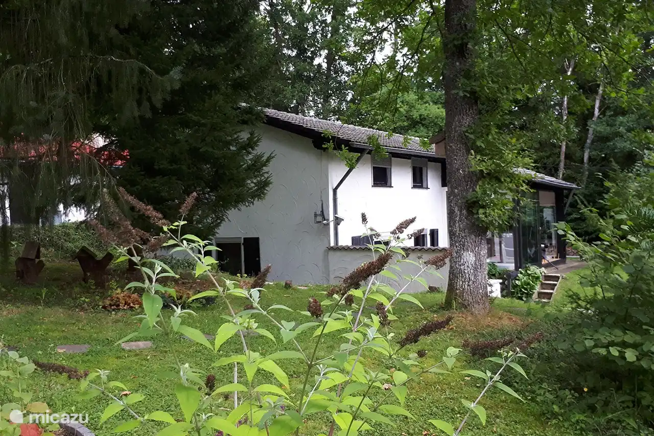 Blick vom Weg zum „Lindenweg“ auf dem Weg sind 15 Häuser.