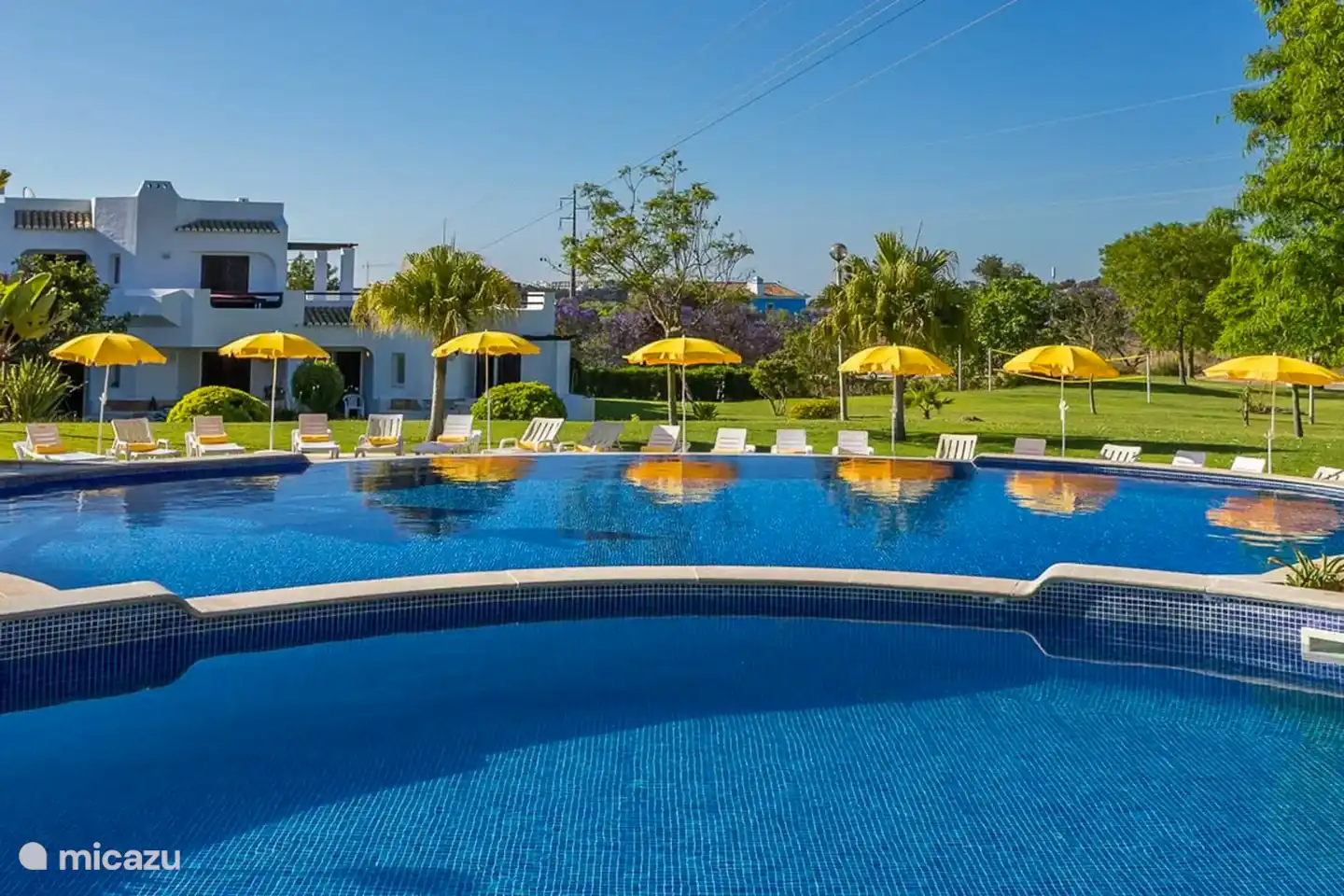 Geniet met het hele gezin, vrienden of familie van een heerlijke vakantie in onze 3 slaapkamer vakantiewoning.

Appartement da Brisa Dourada (nummer 390) ligt op resort Clube Albufeira Garden Village, in Albufeira | Algarve | Portugal.