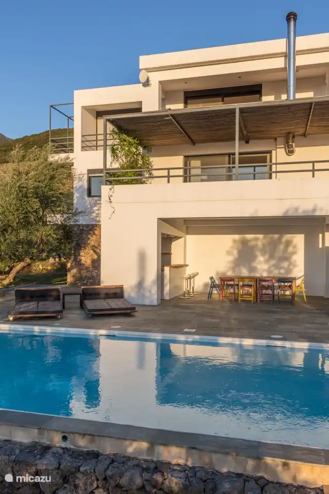 Westfassade vom Pool