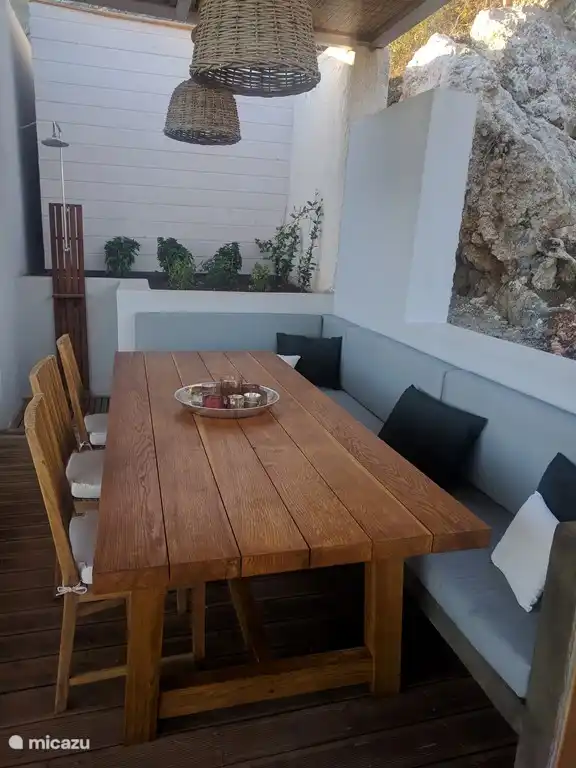 Dining area for 10 people