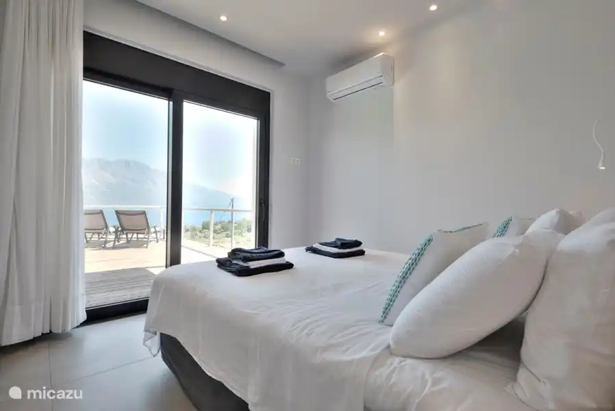 Master bedroom with sea view
