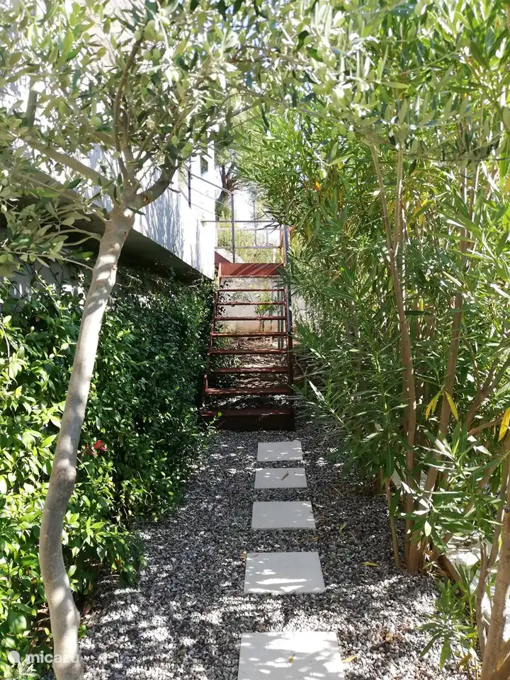 Bedroom 3 can now also be reached via an extra staircase at the back.