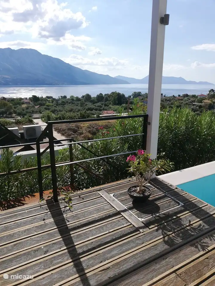 Access to ground floor via extra stairs.