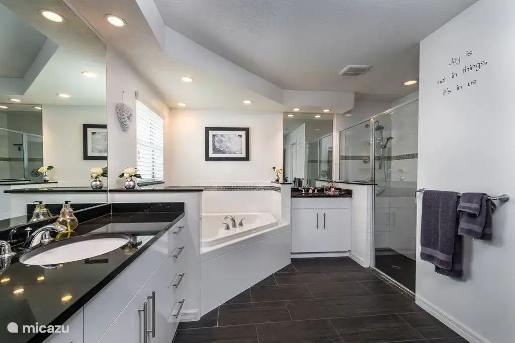 Badezimmer, Hauptschlafzimmer 1