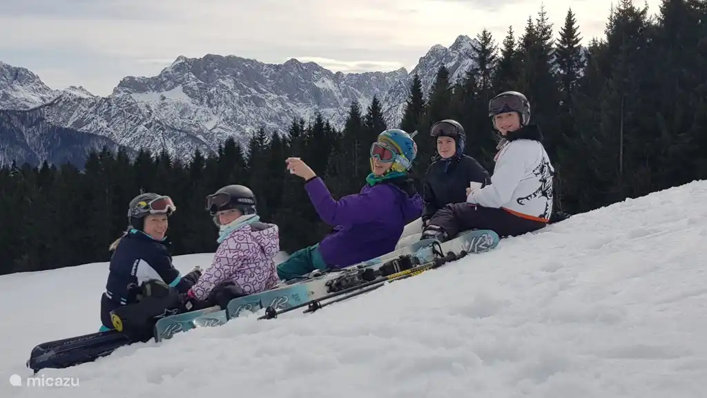 De beaux domaines skiables familiaux, ici aussi des pistes bleues aux pistes noires, pour skieurs débutants et confirmés.
Si vous skiez à Dreiländereck, vous le pouvez. aller se reposer ou manger à la maison Changer aussi en ce qui concerne le babysitting pour les plus petits.