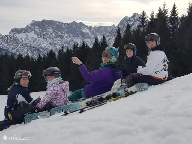 Casa Kumpel | Autriche, Carinthie, Arnoldstein - maison de vacances De beaux domaines skiables familiaux, ici aussi des pistes bleues aux pistes noires, pour skieurs débutants et confirmés.
Si vous skiez à Dreiländereck, vous le pouvez. aller se reposer ou manger à la maison Changer aussi en ce qui concerne le babysitting pour les plus petits.