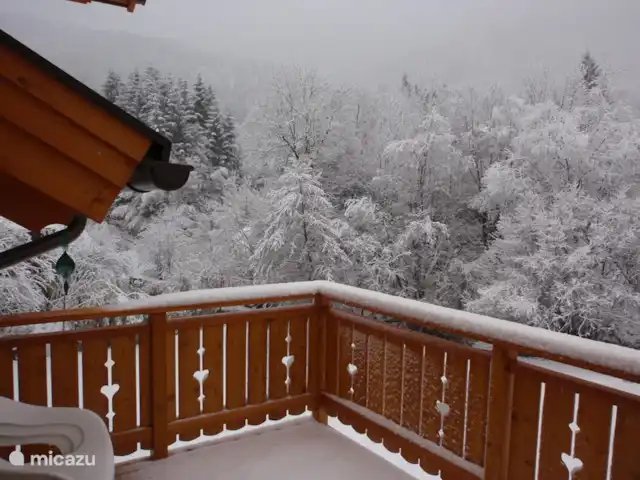 Casa Kumpel | Autriche, Carinthie, Arnoldstein - maison de vacances Balcon dans la neige et cela déjà début novembre 2017, maintenant début décembre 2021, tout comme en 2020, encore beaucoup de neige.