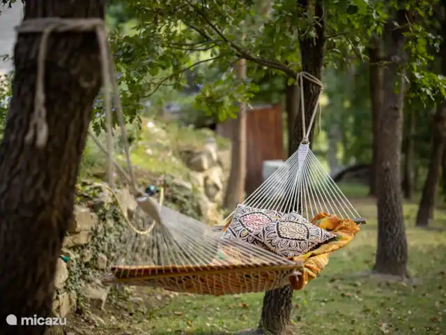 Villa Lucciola huren in Italië, Piëmont, Saliceto - villa lekker relaxen in de hangmat.