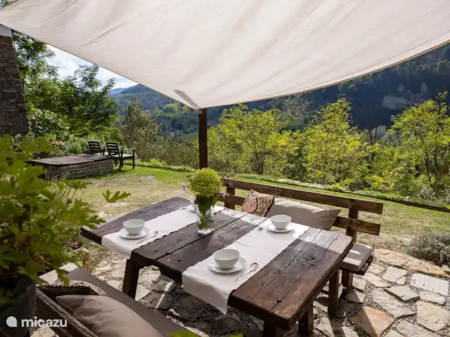 Villa Lucciola huren in Italië, Piëmont, Saliceto - villa Terras aan de zijkant van de villa