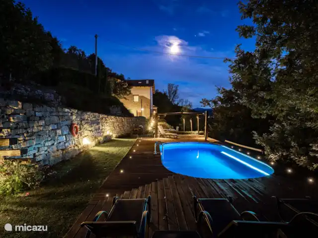Villa Lucciola huren in Italië, Piëmont, Saliceto - villa vanaf het zwembad kijkend naar de villa.