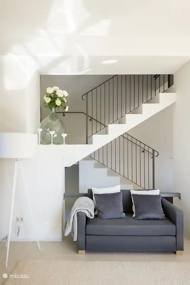 separater Sitzbereich im Wohnzimmer