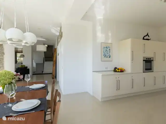 Villa Lucciola huren in Italië, Piëmont, Saliceto - villa Keuken met een grote eettafel voor 10 personen.