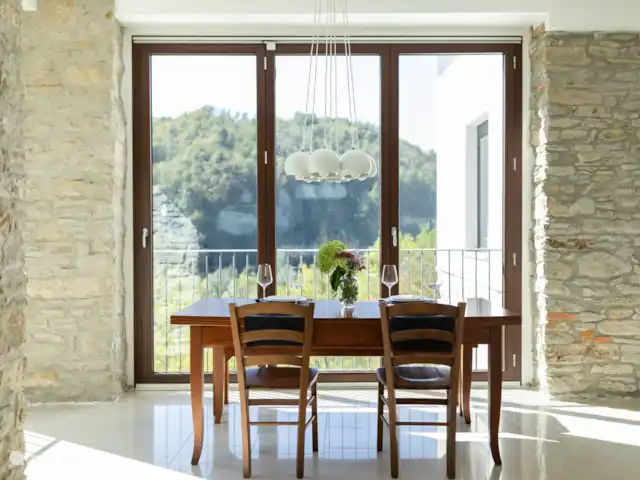 Villa Lucciola huren in Italië, Piëmont, Saliceto - villa lekker ontbijten aan de eettafel