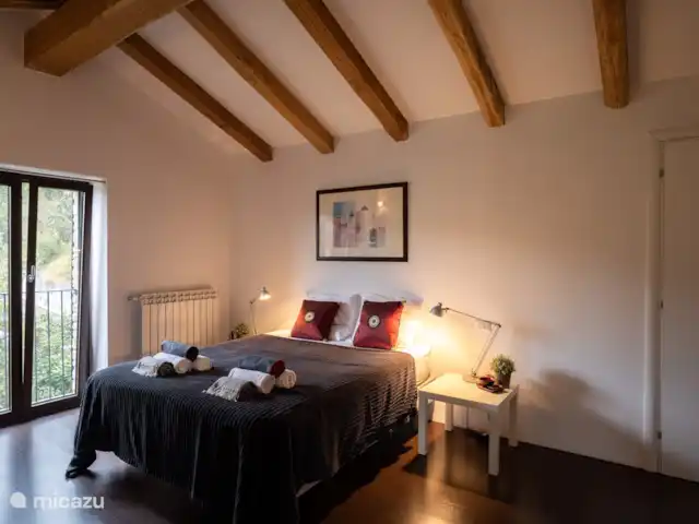 Villa Lucciola huren in Italië, Piëmont, Saliceto - villa Slaapkamer op de 1st verdieping met inloopkast. Deze slaapkamer heeft een prive badkamer.