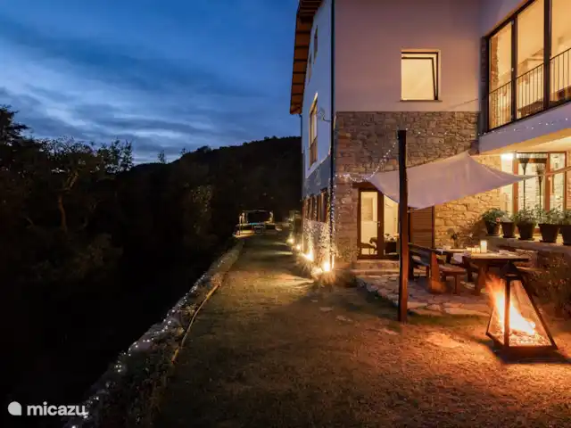 Villa Lucciola huren in Italië, Piëmont, Saliceto - villa De villa s'avonds.