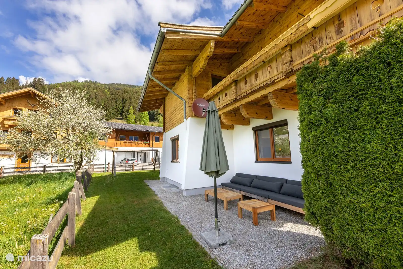 Outdoor lounge