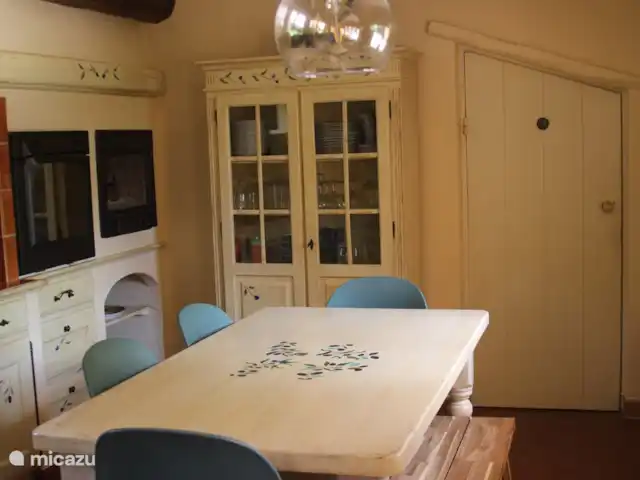 Le Petit Paradis huren in Frankrijk, Var, Salernes - villa Gezellige authentieke keuken