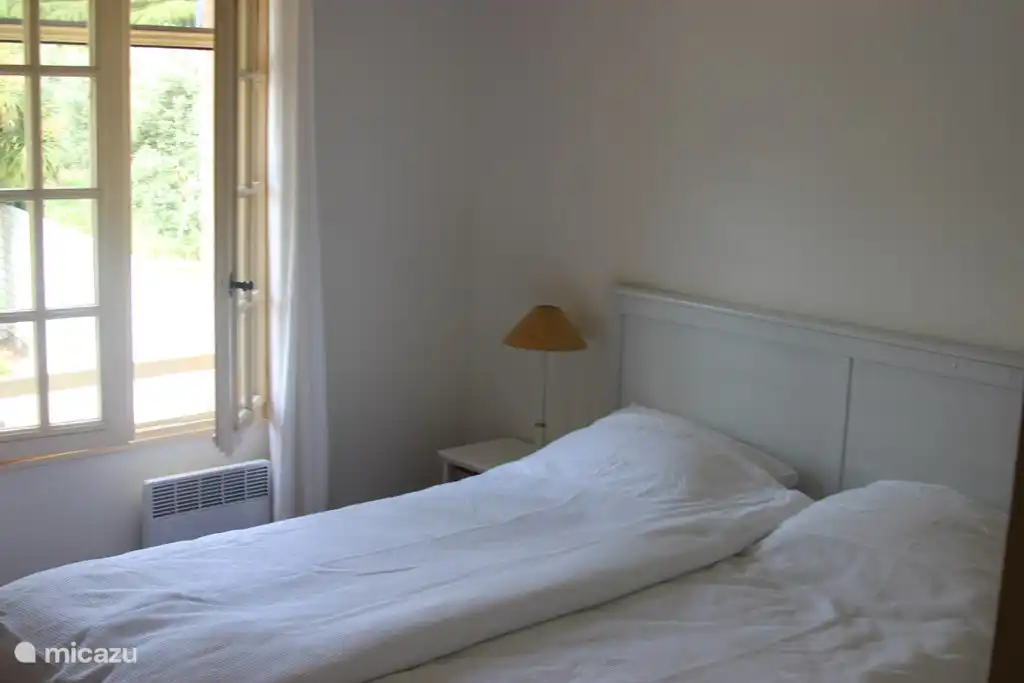 Slaapkamer Cotignac. Bed: 200 x 160cm.