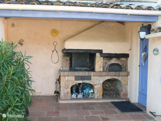 Le Petit Paradis huren in Frankrijk, Var, Salernes - villa Pizza-oven en BBQ aan de voorkant van het huis