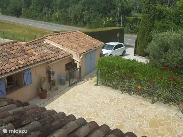 Le Petit Paradis huren in Frankrijk, Var, Salernes - villa Parkeerplek voor 3 auto's op het eigen, afsluitbare terrein.